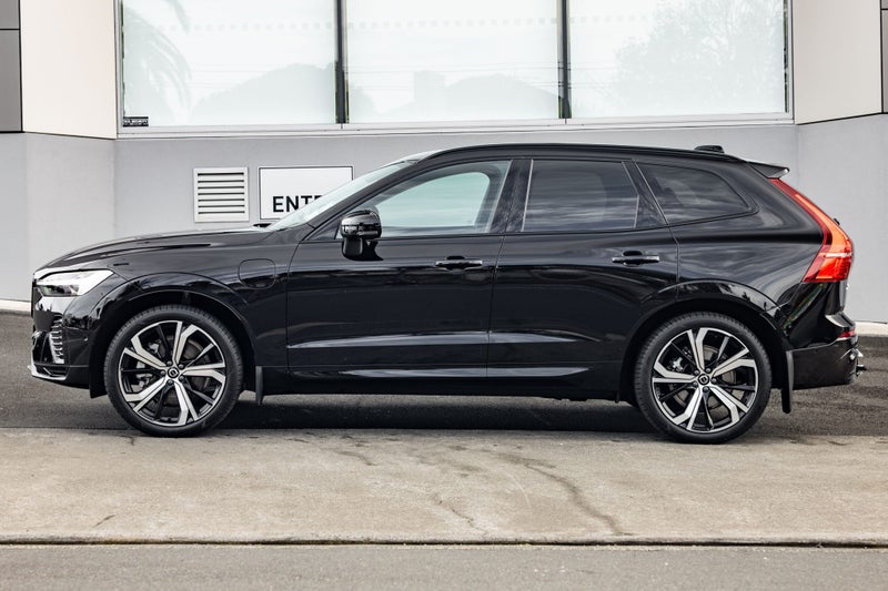 2025 Volvo XC60 T8 Ultra Plug-in Hybrid image 5