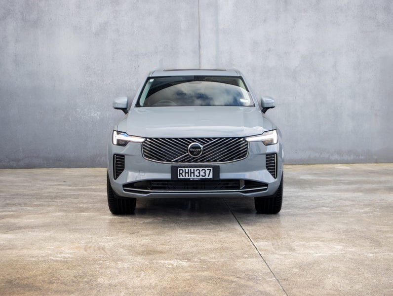 2025 Volvo XC90 B5 AWD PLUS image 2