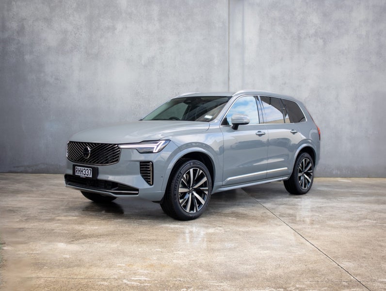 2025 Volvo XC90 B5 AWD PLUS image 3