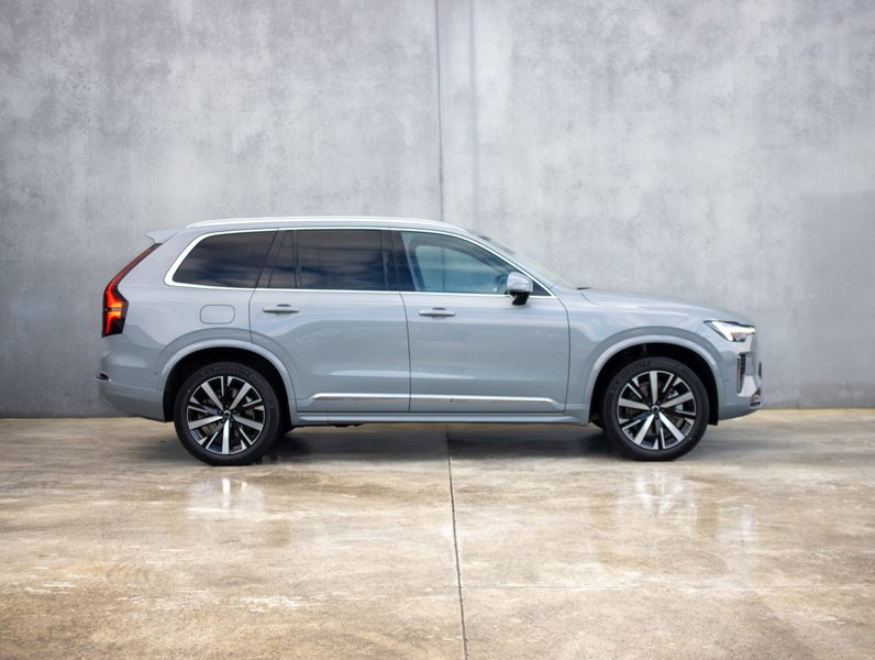 2025 Volvo XC90 B5 AWD PLUS image 4