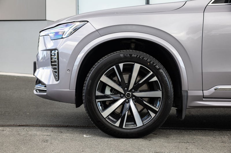 2025 Volvo XC90 B5 AWD Plus image 4