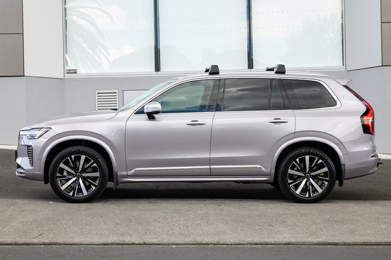 2025 Volvo XC90 B5 AWD Plus image 5