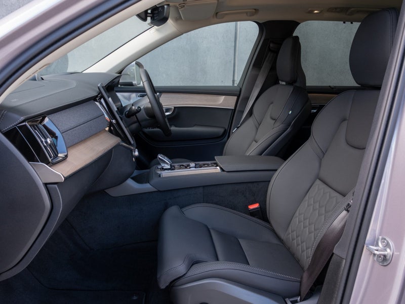 2025 Volvo XC90 B5 AWD ULTIMATE BRIGHT image 4