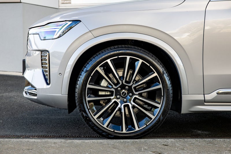 2025 Volvo XC90 B5 AWD Ultra Bright (2025.5) image 4