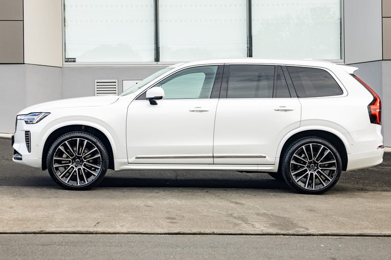 2025 Volvo XC90 B5 AWD Ultra Bright (2025.5) image 5