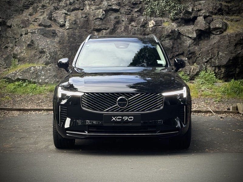 2025 Volvo XC90 B5 AWD Ultra Bright image 2