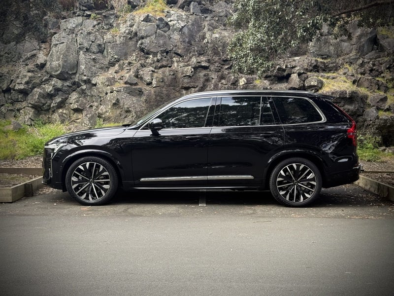 2025 Volvo XC90 B5 AWD Ultra Bright image 3