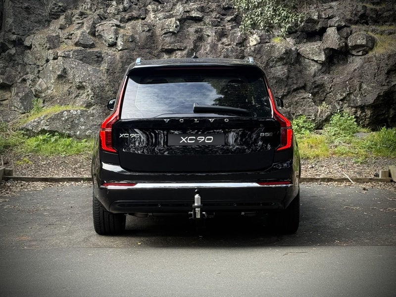 2025 Volvo XC90 B5 AWD Ultra Bright image 4