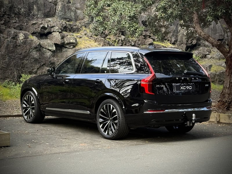 2025 Volvo XC90 B5 AWD Ultra Bright image 5