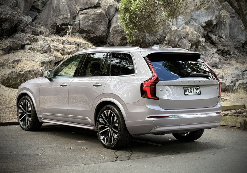 2025 Volvo XC90 B5 AWD Ultra Bright image 4