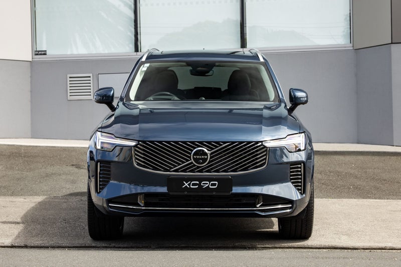 2025 Volvo XC90 B5 AWD Ultra Bright image 2