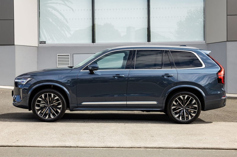 2025 Volvo XC90 B5 AWD Ultra Bright image 4