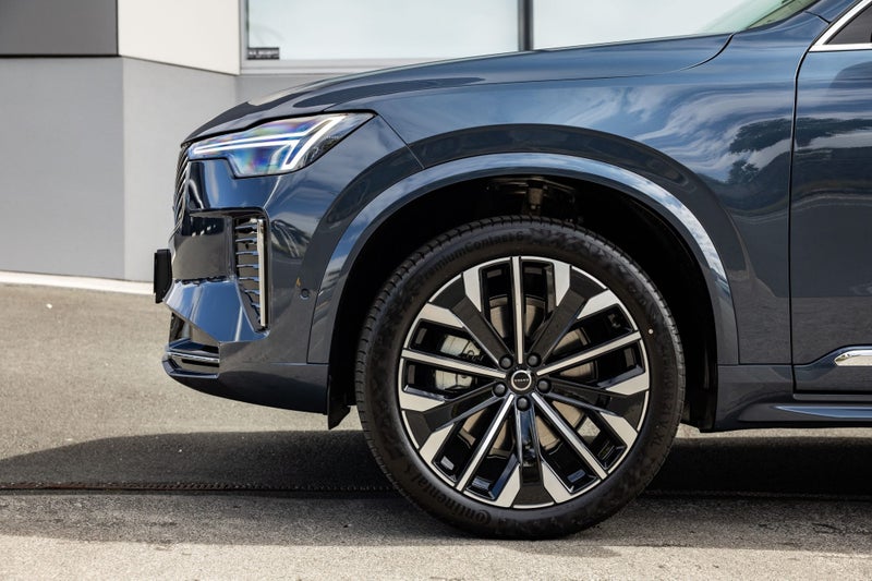 2025 Volvo XC90 B5 AWD Ultra Bright image 5