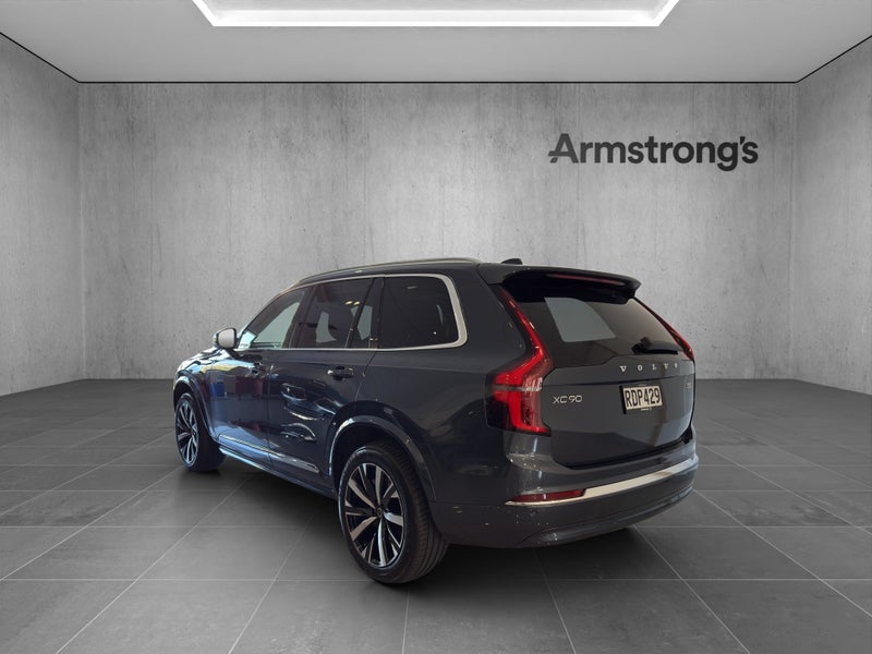 2025 Volvo XC90 B5 Ultra Bright 2.0P image 3