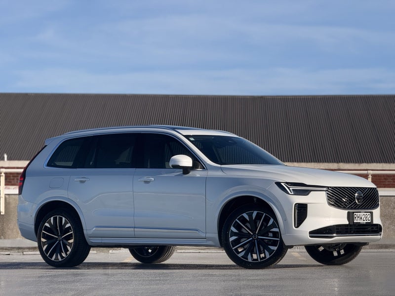 2025 Volvo XC90 B5 Ultra Bright 2.0P image 1