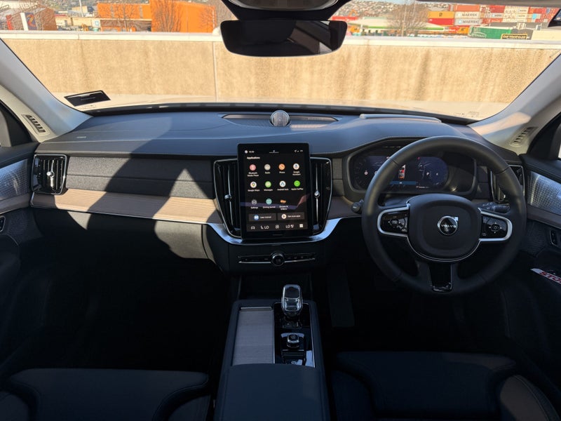 2025 Volvo XC90 B5 Ultra Bright 2.0P image 3