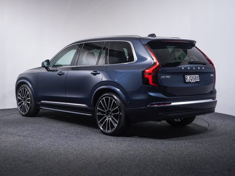 2025 Volvo XC90 B5 Ultra Bright 2.0P image 2