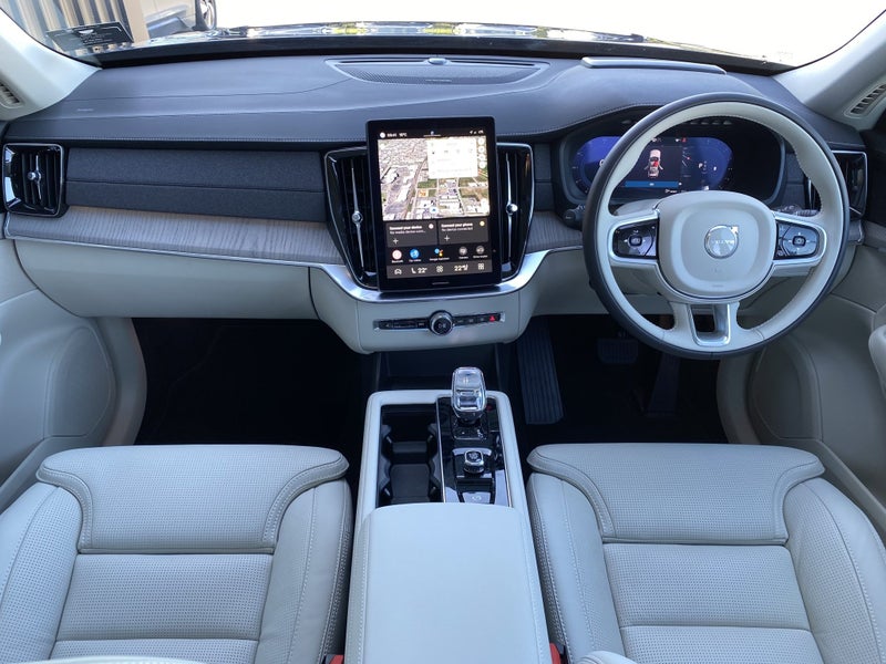 2025 Volvo XC90 B5 Ultra Bright 2.0P image 3