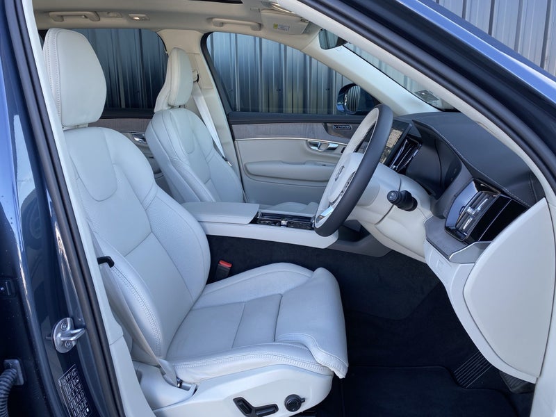 2025 Volvo XC90 B5 Ultra Bright 2.0P image 4