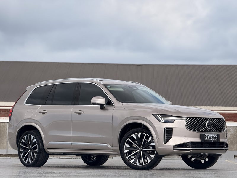 2025 Volvo XC90 B5 Ultra Bright 2.0P image 1