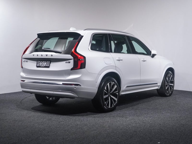 2025 Volvo XC90 B5 Ultra Bright image 5