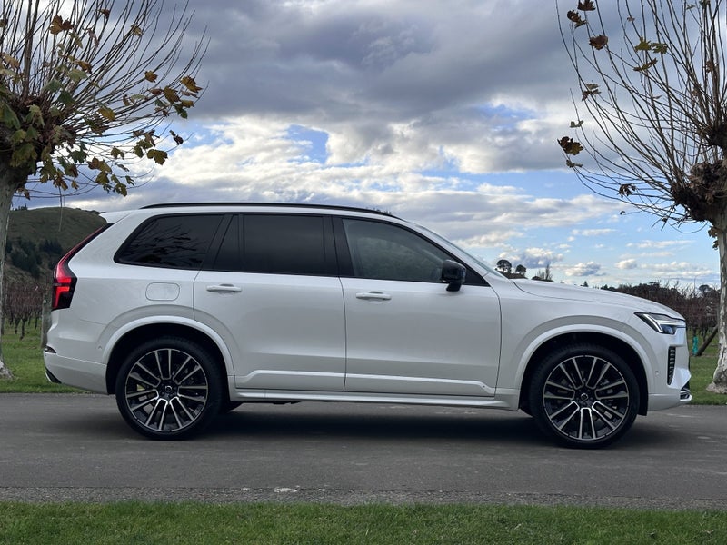 2025 Volvo XC90 T8 Ultra Plug-In Hybrid image 2