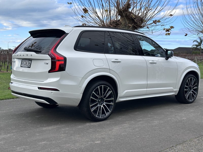 2025 Volvo XC90 T8 Ultra Plug-In Hybrid image 3