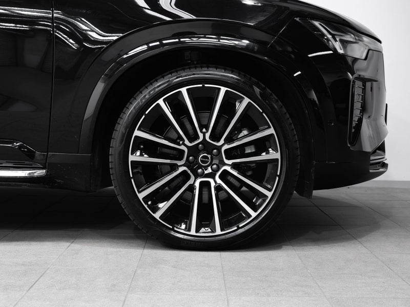 2025 Volvo XC90 T8 Ultra Plug-in Hybrid AWD image 4