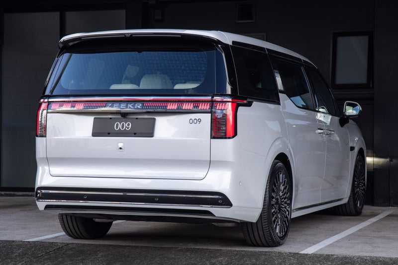 2025 Zeekr 009 6-Seat image 3