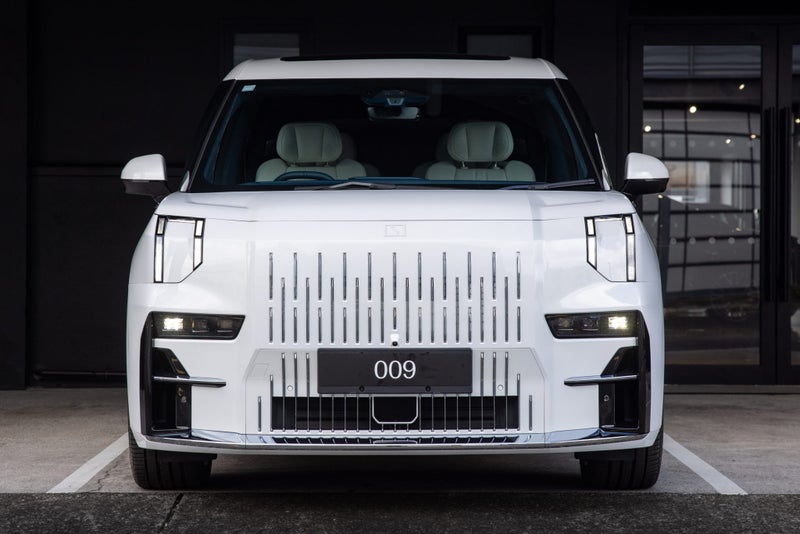 2025 Zeekr 009 6-Seat image 4