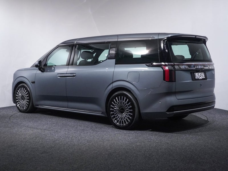 2025 Zeekr 009 6 Seat AWD 116kwh image 5