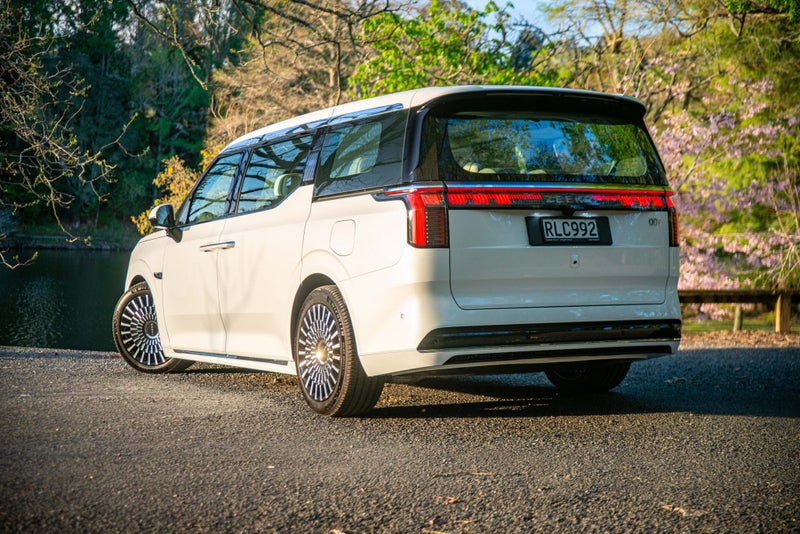 2025 Zeekr 009 7-Seat 116Kwh/Ev/Awd image 3