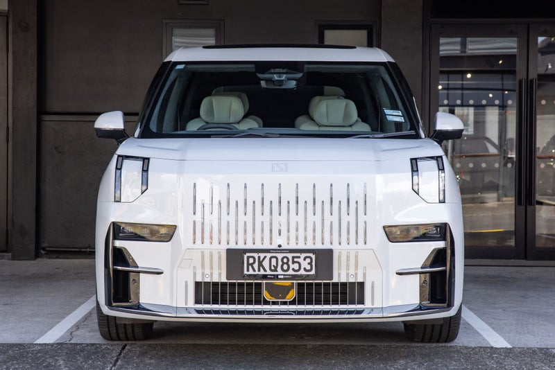 2025 Zeekr 009 7-Seat image 4