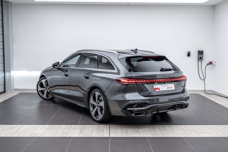 2026 Audi A5 E-HYBRID AVANT S LINE image 3