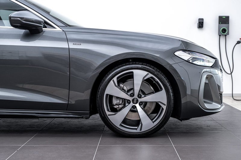 2026 Audi A5 E-HYBRID AVANT S LINE image 5