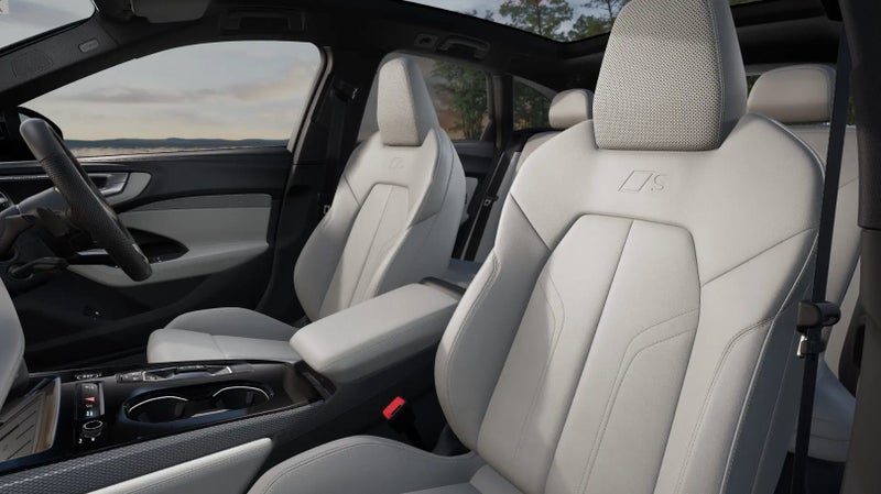 2026 Audi A5 E-HYBRID AVANT S LINE image 5