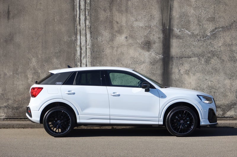 2026 Audi Q2 40 TFSI Dynamic Black Edition image 2