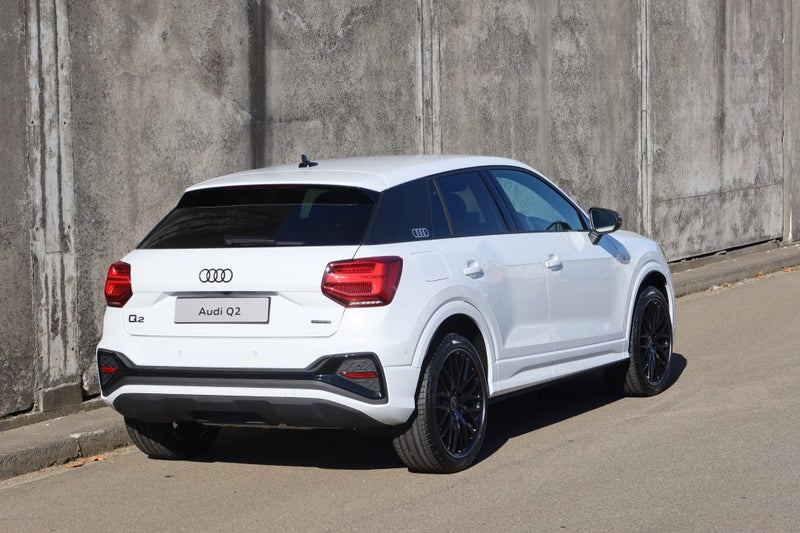 2026 Audi Q2 40 TFSI Dynamic Black Edition image 3