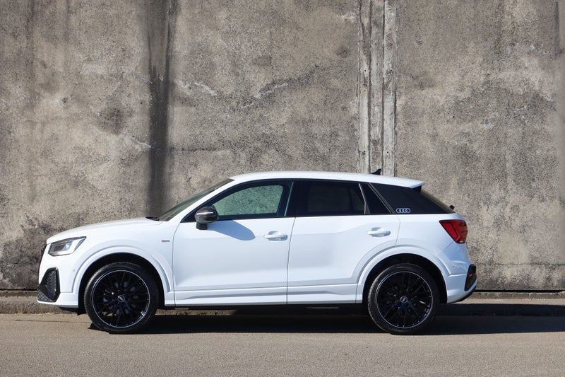 2026 Audi Q2 40 TFSI Dynamic Black Edition image 5