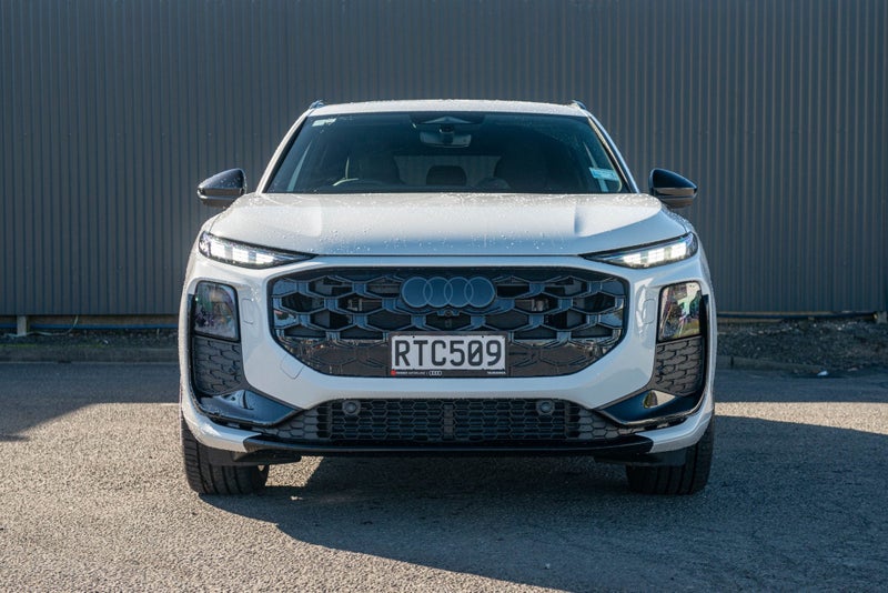 2026 Audi Q3 1.5TFSI 110kW S line image 3