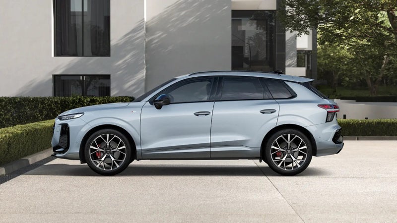 2026 Audi Q3 S-line TFSI 195kW quattro image 2