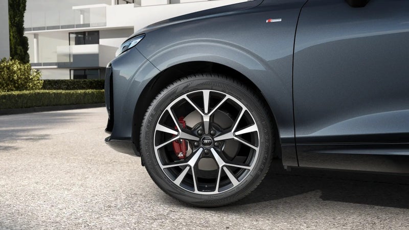 2026 Audi Q3 S-line TFSI 195kW quattro image 5