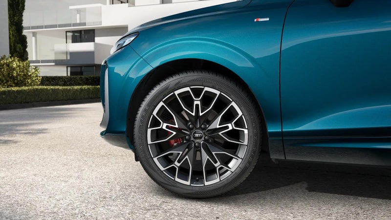2026 Audi Q3 S-line TFSI MHEV 110kW image 5