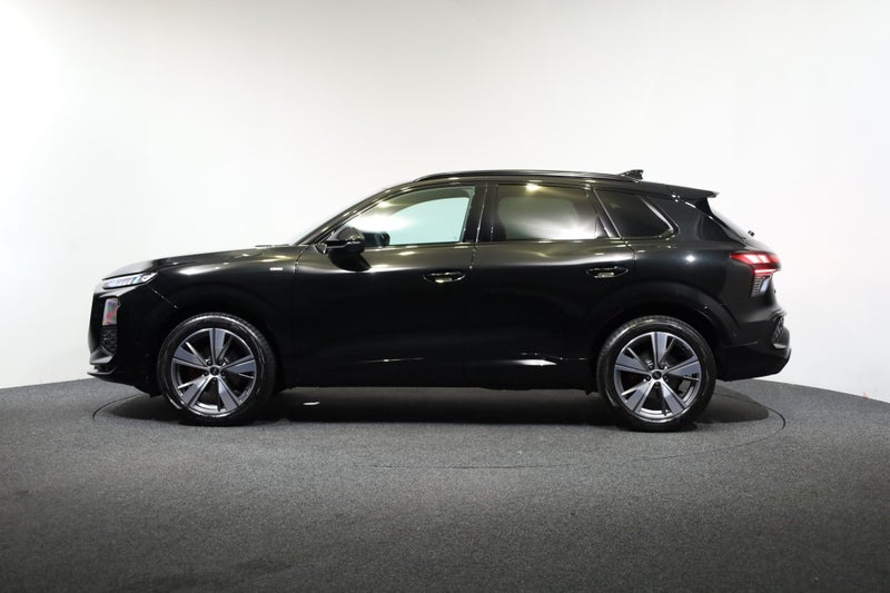 2026 Audi Q3 S-line TFSI MHEV 110kW image 3