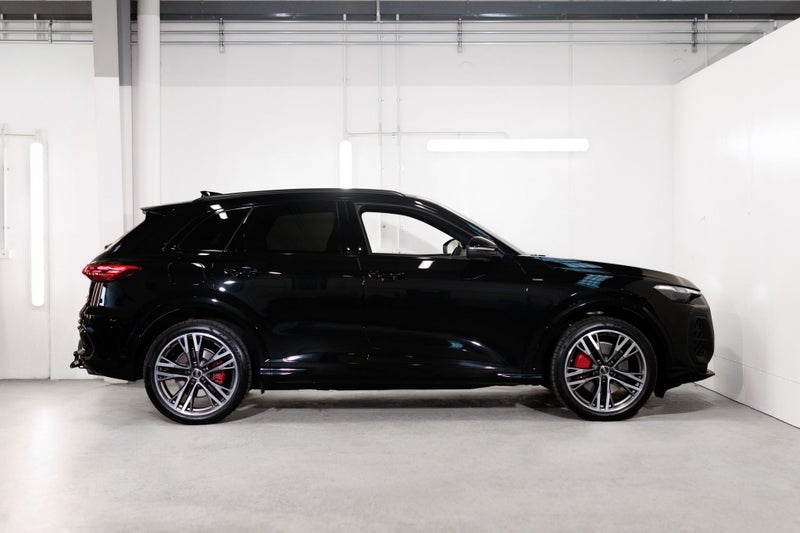2026 Audi Q5 e-hybrid S line image 3