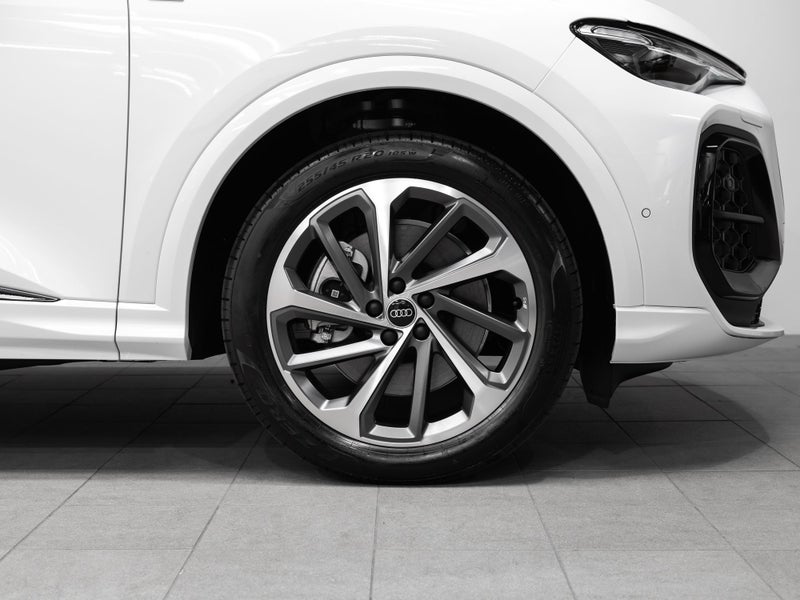 2026 Audi Q5 e-hybrid S-Line 220kW AWD image 3