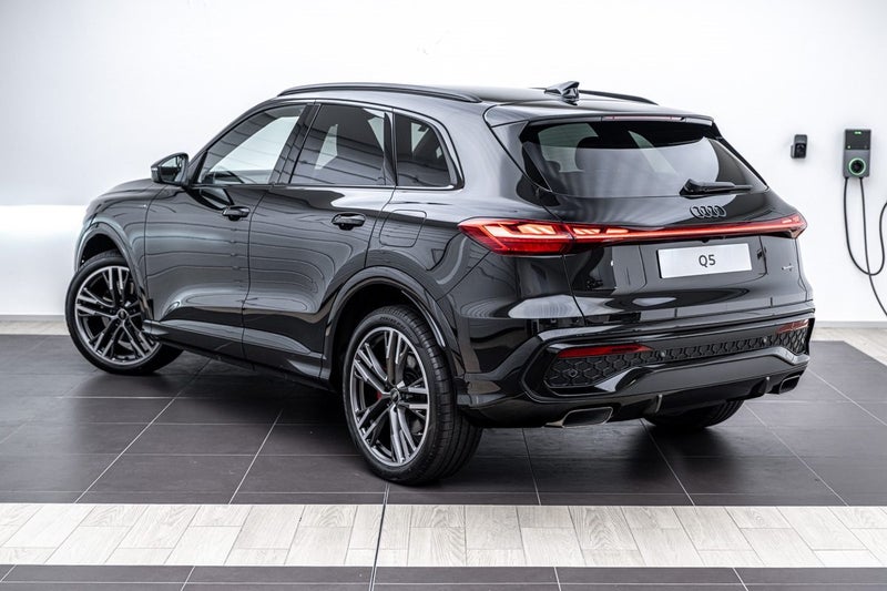 2026 Audi Q5 E-HYBRID S LINE image 3