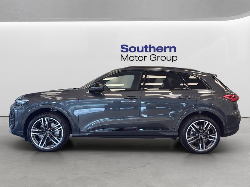 2026 Audi Q5 e-hybrid S line image 4