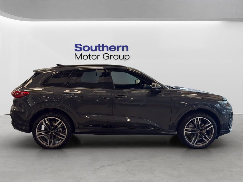 2026 Audi Q5 e-hybrid S line image 5