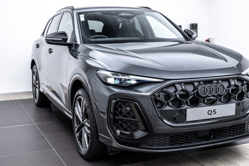 2026 Audi Q5 E-HYBRID S LINE image 5